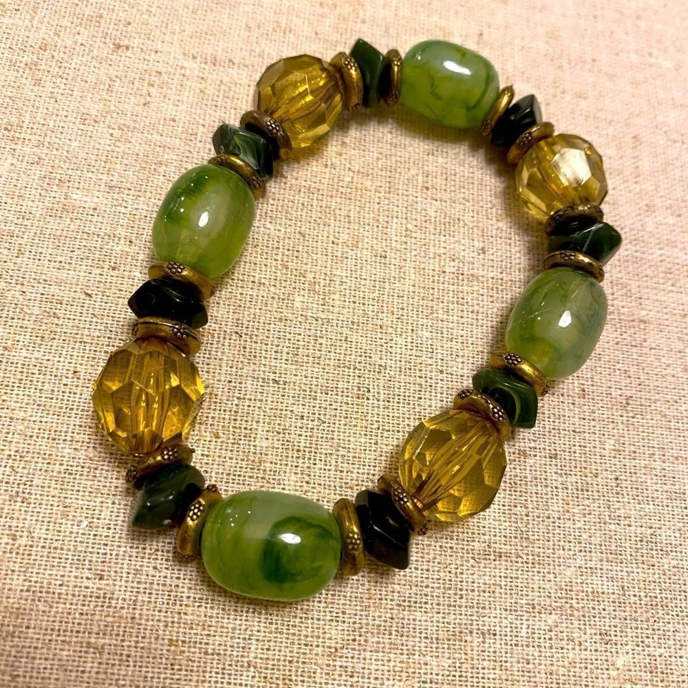 Large wrist plastic green yellow beads stretch bracelet lightweight bohemian